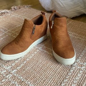 Heeled croco sneakers